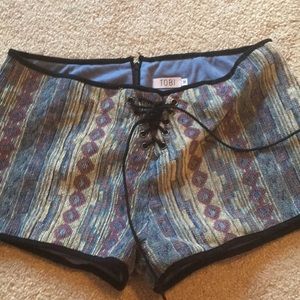 TOBI UNIQUE Textured and Printed Shorts